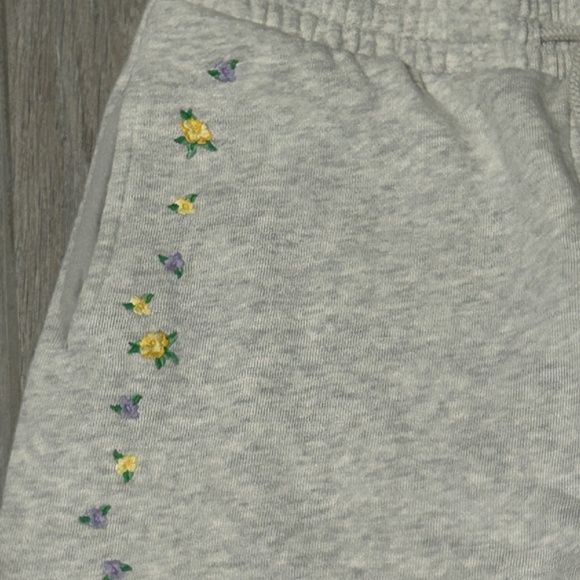 LIKE NEW! Women's PINK Victoria's Secret Gray Floral Jogger Sweatpants - SMALL - Picture 8 of 8